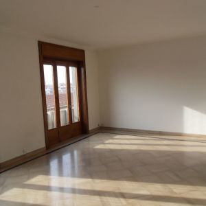 Ampio alloggio piano alto Biella Centro