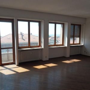 Affittasi ampio alloggio ultimo piano Biella