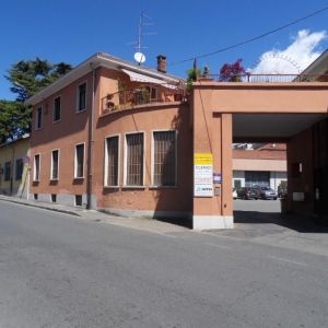 Affittasi salone con uffici Biella Chiavazza